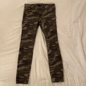 CAMO EXPRESS SKINNY JEANS
